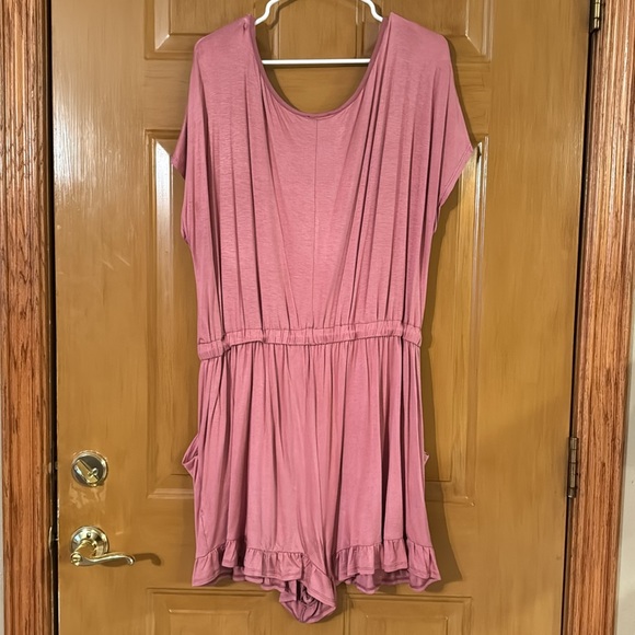 Size 3XL Women’s Mauve Pink Lily Romper w/ Fluttered Shorts - Picture 7 of 8